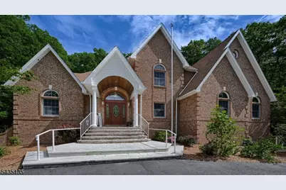 26 Stonehedge Dr, Hardyston Township, NJ 07460 - Photo 2