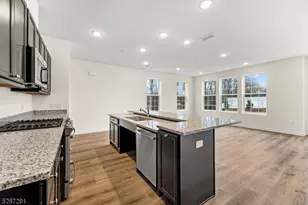 86 Depot Wy, Dunellen, NJ 08812 - Photo 4