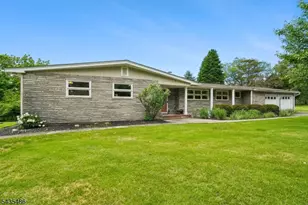 21 Wayside Ln, Clinton Township, NJ 08833 - Photo 2