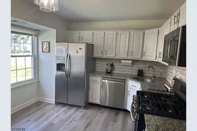14 Albury Way, North Brunswick Township, NJ 08902 - Photo 2