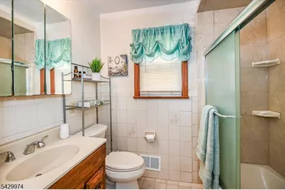 111 Jackson Ave, Wayne, NJ 07470 - Photo 16