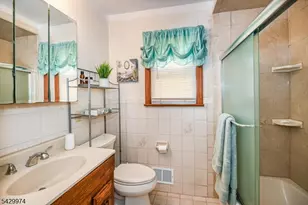 111 Jackson Ave, Wayne, NJ 07470 - Photo 16