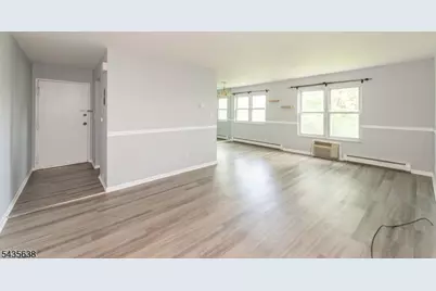 100 Pierson Miller Drive #E4, Pompton Lakes, NJ 07442 - Photo 2