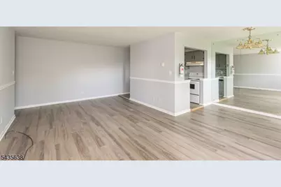 100 Pierson Miller Drive #E4, Pompton Lakes, NJ 07442 - Photo 4