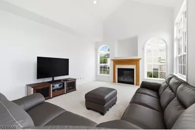 14 Rue Cezanne, Franklin Township, NJ 08873 - Photo 4