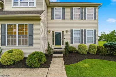 14 Rue Cezanne, Franklin Township, NJ 08873 - Photo 8