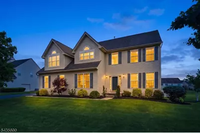 14 Rue Cezanne, Franklin Township, NJ 08873 - Photo 2