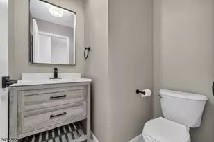 32 Woods Edge Dr, Roxbury Township, NJ 07876 - Photo 10