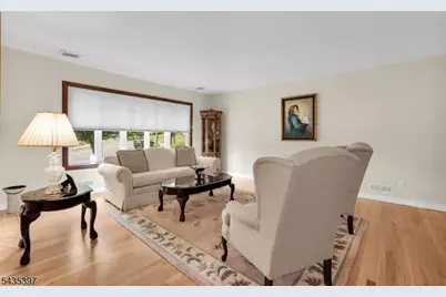 23 Ridge Ct, Cedar Grove, NJ 07009 - Photo 4