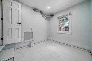 29 Laurel Ave, Livingston, NJ 07039 - Photo 10
