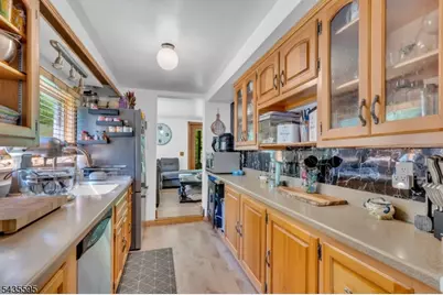 145 Millbrook Rd, Franklin Township, NJ 07882 - Photo 4