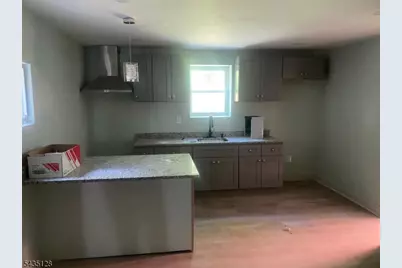 24 Sanford St, Trenton, NJ 08618 - Photo 6