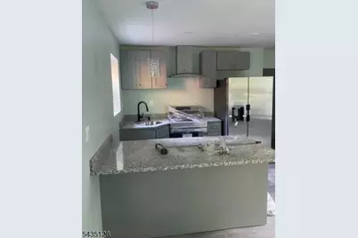 24 Sanford St, Trenton, NJ 08618 - Photo 8