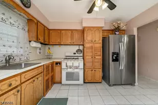 405 Kennedy Dr, Linden, NJ 07036 - Photo 10