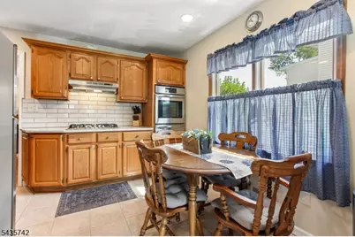 27 W James Pl, Woodbridge Township, NJ 08830 - Photo 14