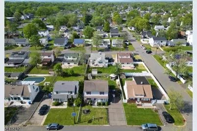 27 W James Pl, Woodbridge Township, NJ 08830 - Photo 30
