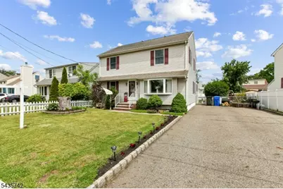 27 W James Pl, Woodbridge Township, NJ 08830 - Photo 2