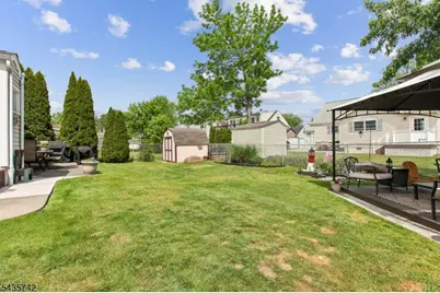 27 W James Pl, Woodbridge Township, NJ 08830 - Photo 26
