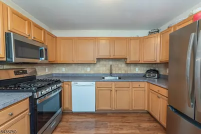 127 Falcon Ridge Way #127, Hamburg, NJ 07419 - Photo 6