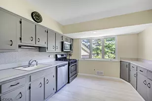 21 Hillery Dr, Mount Olive, NJ 07836 - Photo 10