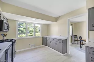 21 Hillery Dr, Mount Olive, NJ 07836 - Photo 12