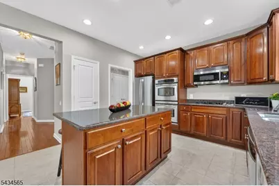 717 Thistle Hill Ln, Franklin Township, NJ 08873 - Photo 18