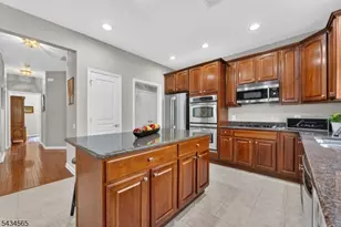 717 Thistle Hill Ln, Franklin Township, NJ 08873 - Photo 18