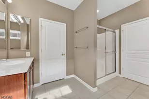 717 Thistle Hill Ln, Franklin Township, NJ 08873 - Photo 32