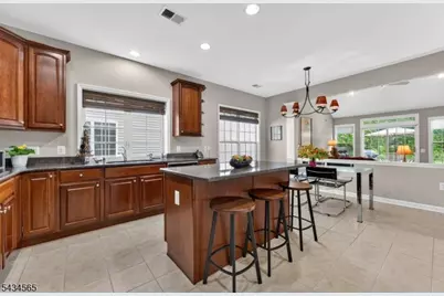 717 Thistle Hill Ln, Franklin Township, NJ 08873 - Photo 20