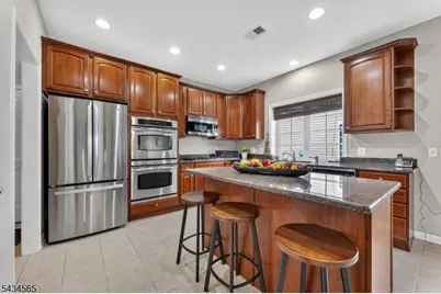 717 Thistle Hill Ln, Franklin Township, NJ 08873 - Photo 18
