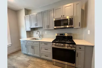 17 8th Ave, Newark, NJ 07104 - Photo 12