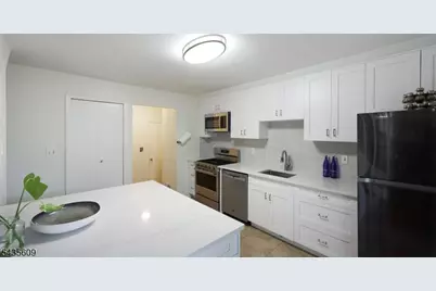 288 Crabtree Ct, Bernards Township, NJ 07920 - Photo 10