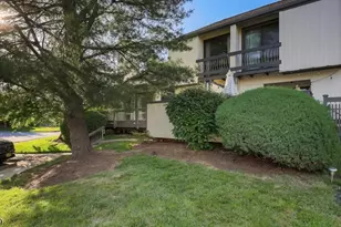 288 Crabtree Ct, Bernards Township, NJ 07920 - Photo 2