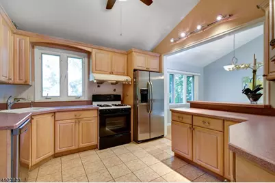 50 Falcon Rd, Livingston, NJ 07039 - Photo 6