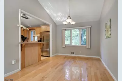 50 Falcon Rd, Livingston, NJ 07039 - Photo 4