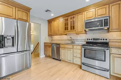 22 Green Apple Rd, Sparta Township, NJ 07871 - Photo 8