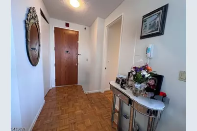 100 Carlyle Drive. N05J #5 JN, Cliffside Park, NJ 07010 - Photo 4