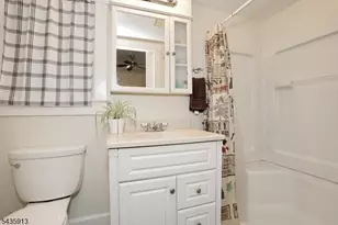 121 Wilmuth St, Mahwah Twp., NJ 07430 - Photo 18