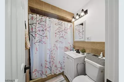 501 E 2nd Ave, Roselle, NJ 07203 - Photo 14