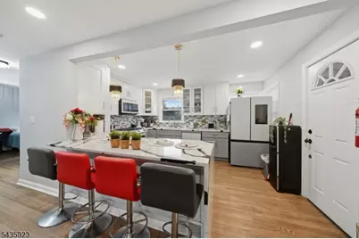 501 E 2nd Ave, Roselle, NJ 07203 - Photo 4