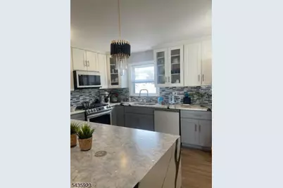501 E 2nd Ave, Roselle, NJ 07203 - Photo 2
