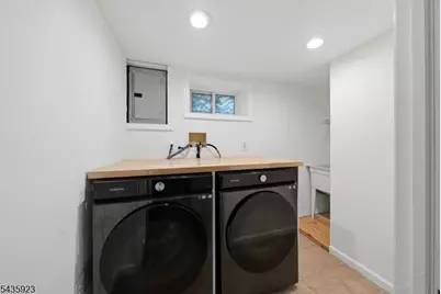 501 E 2nd Ave, Roselle, NJ 07203 - Photo 12