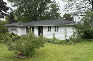 160 Hayes Ave, Clark Township, NJ 07066 - Photo 1