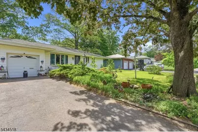 160 Hayes Ave, Clark Township, NJ 07066 - Photo 1