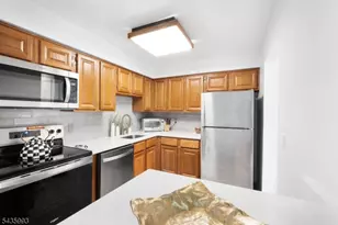 125 Smith Field Ct Ondo, Bernards Township, NJ 07920 - Photo 2