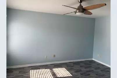 131 Locust Ct, Raritan Township, NJ 08822 - Photo 6