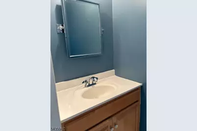131 Locust Ct, Raritan Township, NJ 08822 - Photo 4