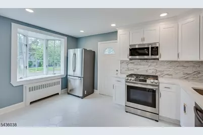 311 W 3rd Ave, Roselle, NJ 07203 - Photo 6