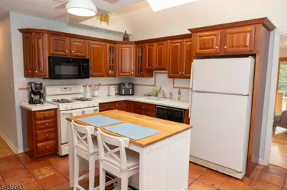 13 Sunset Dr, Clark Township, NJ 07066 - Photo 8