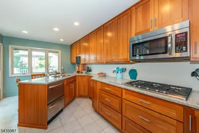 22 Woodbine Trl, Parsippany, NJ 07054 - Photo 12
